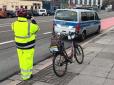 Патрулює місто на велосипеді: У Німеччині 18-річний німець написав понад 4200 доносів і розповів,  на кого він полює