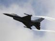 Одразу гатитимуть по аеродромах: Експерт розповів, як захистити F-16 від російських ракет