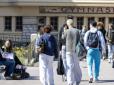 Відео з людиною без голови: Діти у школах Парижу масово отримують листи із погрозами вбивства