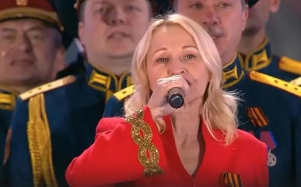Рубльова на пропагандистському концерті підтримує дії РФ / Фото Скріншот з відео
