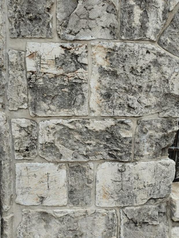 Графіті на стінах Храму Гробу Господнього в Єрусалимі.