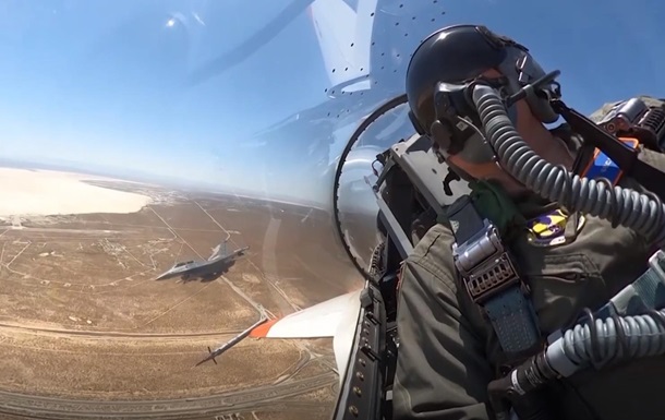 Винищувач F-16 здійснив політ під управлінням штучного інтелекту
