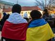 Тисячі українських чоловіків у Польщі готові їхати далі, а не вертатися до України, - ЗМІ