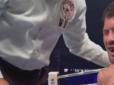 Непереможний боксер завдяки потужному удару здолав бійця за 30 секунд (відео)