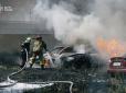 Страшенна пожежа у Києві: Згоріло три десятки авто, автобус та 10 мотоциклів (фото, відео)