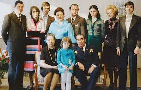 Леонід Брежнєва з родичами