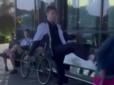 У Каневі підліток вдарив ногою в спину чоловіка з інвалідністю (відео)
