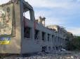Зруйновані школа та магазин: Окупанти вдарили по селу на Харківщині (фото)