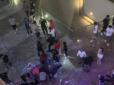 Є загиблі та багато поранених: В одному з барів у Мексиці обвалився балкон (відео)