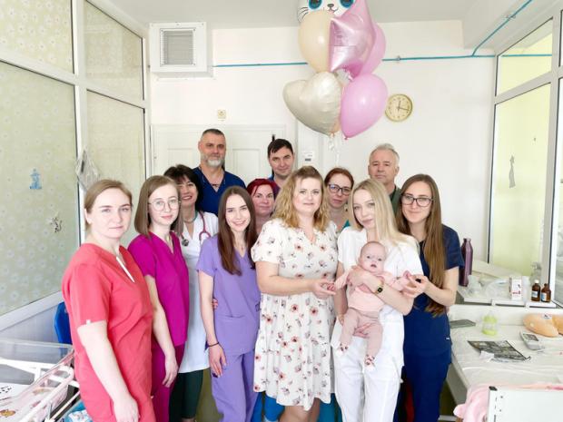 У Львові лікарі врятували дівчинку, яка при народженні важила лише 600 грамів