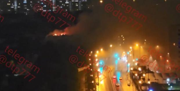 Москвичі помітили пожежі на території ДКБ Сухого