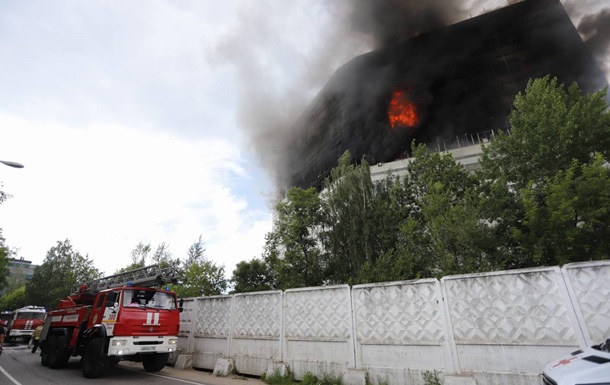 Фото з місця пожежі в НДІ Платан