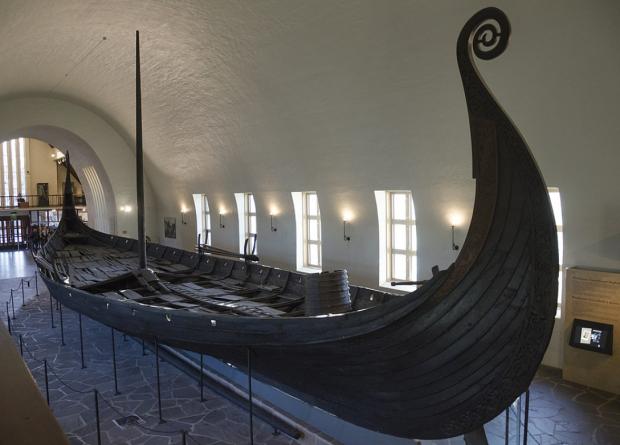 Усеберзький корабель, приклад поховальної галери знатних вікінгів