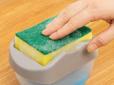 Не поспішайте бігти в магазин за новими:  Ефективна техніка від економних француженок, як почистити губки для посуду за пару хвилин