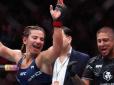 Аргентинська бійчиня UFC перемогла росіянку та станцювала перед її обличчям тверк (відео)