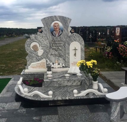 Могила Марини Поплавської