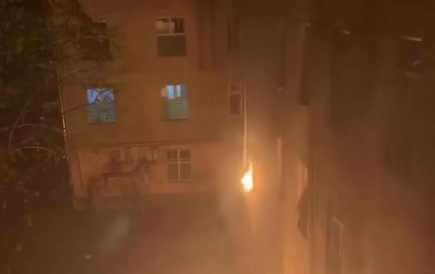 Атака на Київ: палає багатоповерхівка