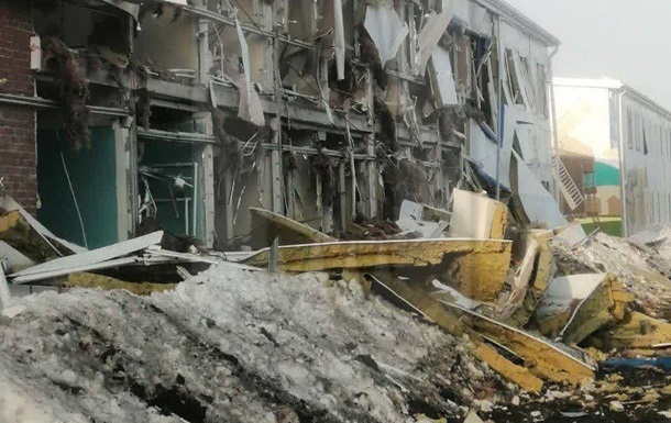 Наслідки одного попередніх ударів по підприємству з виготовлення шахедів