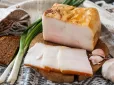 Є секрет! Що потрібно зробити із салом перед засолюванням для ідеального смаку