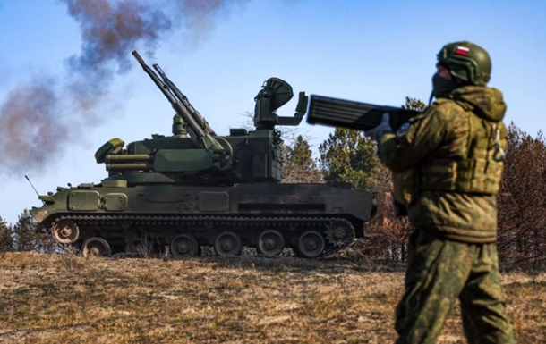 Російське ППО відбивається від атаки дронів