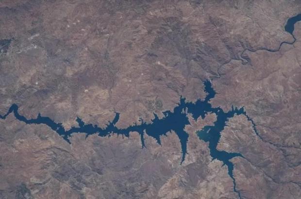 Нині система річок Тигр-Євфрат висихає з вражаючою швидкістю / фото NASA
