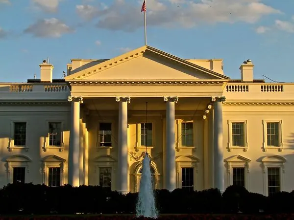 Білий дім підтвердив, що США припиняють постачання деяких видів зброї до України