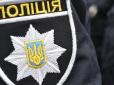 Все пішло не так: Мешканка Харкова запросила гостей до себе на день народження, а ті пристебнули її кайданками до дерева, побили та пограбували​