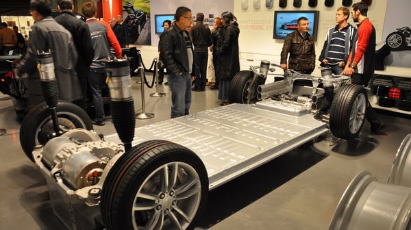Батарея Tesla Model S Фото: greencarreports.com