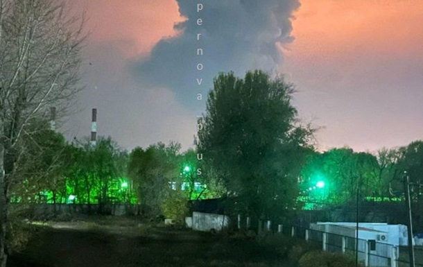 Дим на Новокуйбишевському НПЗ після атаки дронів