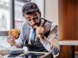Не варто їсти! Які продукти стають ворогами для чоловіків 40+