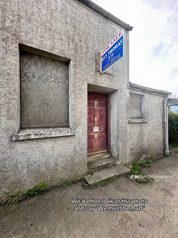 Двері у будинок (Фото: churchhousewales/TikTok)