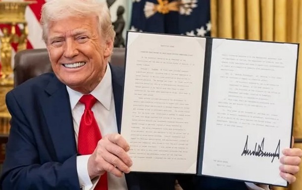 Президент Дональд Трамп підписав закон про державне фінансування
