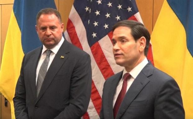 Керівник Офісу президента України Андрій Єрмак та держсекретар США Марко Рубіо на брифінгу у Женеві