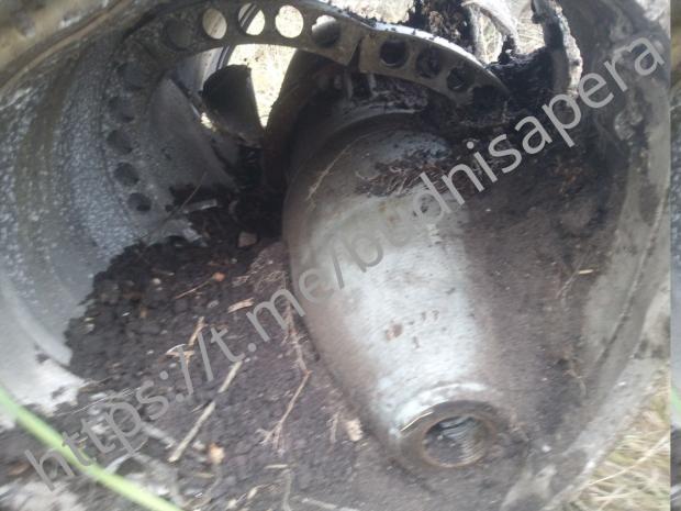 ФАБ-250 обгорнутий у сорочку з готових уражаючих елементів, в середині ракети від "Точка-У", яку знайшли рашисти