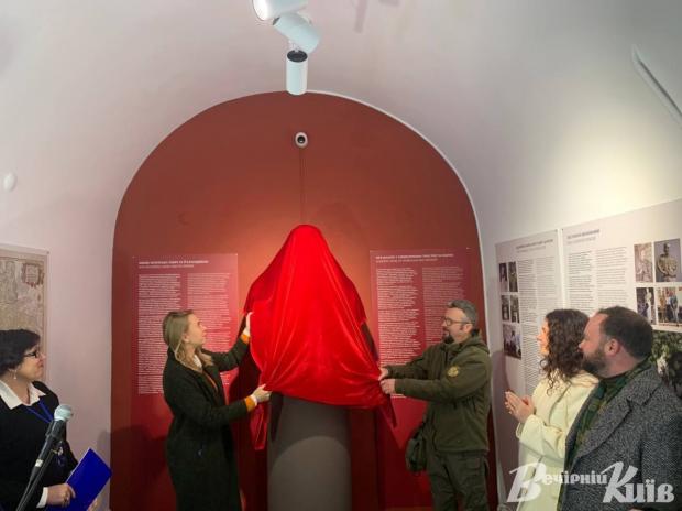 Погруддя гетьмана Івана Мазепи у Києво-Печерській лаврі — відкриття. Фото: Юрій Юрченко