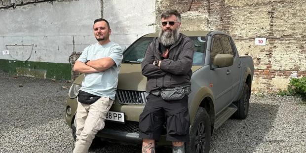 Військовослужбовець ТЦК Юрій Бондаренко (на фото праворуч), якого смертельно поранили у Львові. Фото: Сергій Грішин / Facebook.