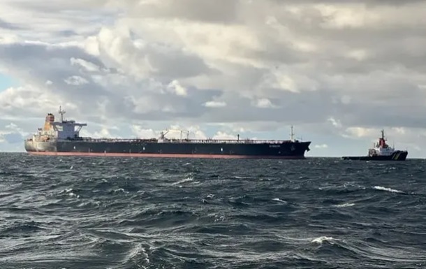 Російська субмарина супроводжує танкер у конфлікті зі США