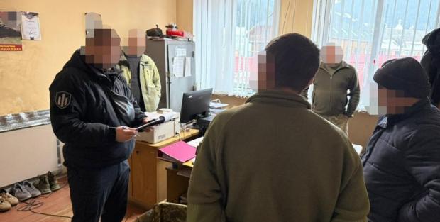 Підозри вже отримали начальник ТЦК та військовослужбовець з взводу охорони