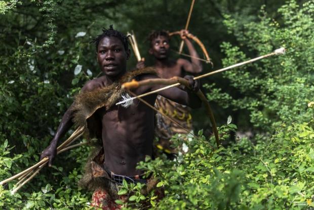 Прадавні мисливці Південної Африки були досить схжі на своїх сучасних нащадків, що існують традиційним мисливським промислом з прадавніми знаряддями