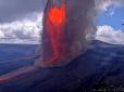 Незабутнє гавайське фаєр-шоу: Один з найактивніших вулканів сучасності вибухнув фонтаном лави висотою у 480 м (відео)