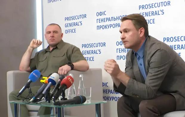Фото з пресконференції Руслана Кравченка і Василя Малюка щодо обшуків у детективів НАБУ