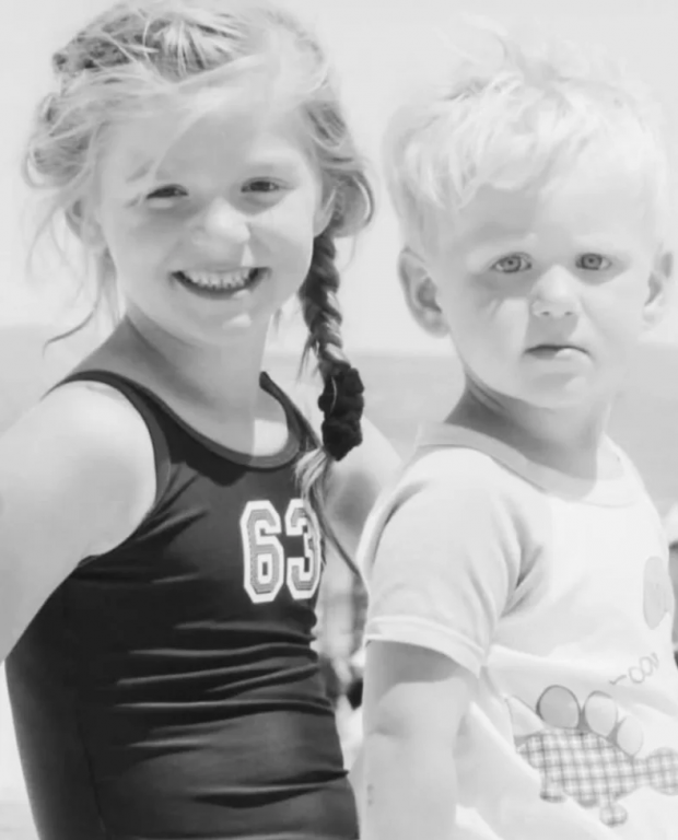 Катерина з молодшим братом (Фото: Instagram m.tovmash)