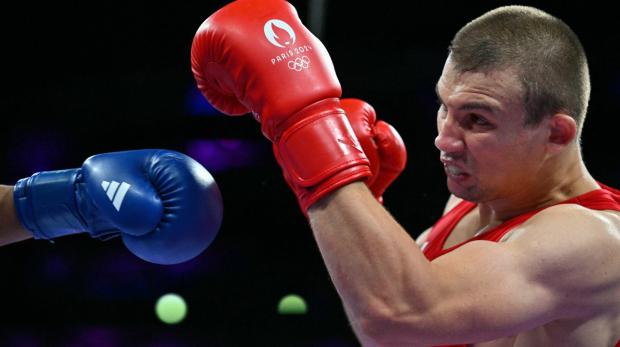 Хижняк нокаутував Барона в дебютному бою у професійному боксі