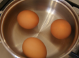 Є секрет! Як правильно варити яйця, щоб вони легко чистились