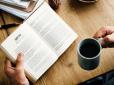 Старомодні? Названо знаки зодіаку, які люблять читати паперові книжки