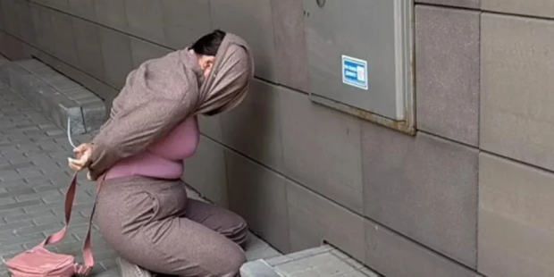 Затримана нападниця на Сергія Стерненка. Фото: Служба безпеки України.