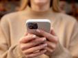 Далеко не всі власники в курсі! П'ять звичок, які повільно вбивають смартфон