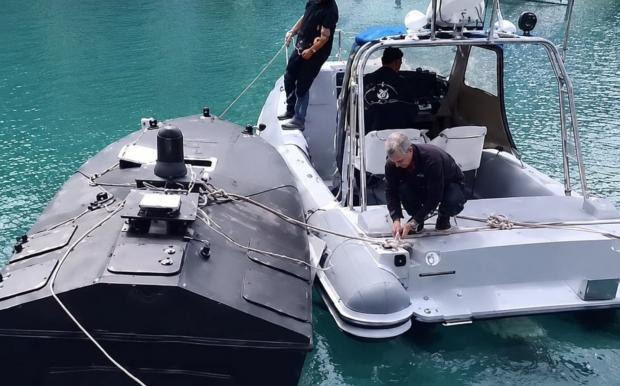 Невідомий морський дрон, який виявили біля берегів Греції 7 травня 2026 року. Джерело: ekathimerini.com