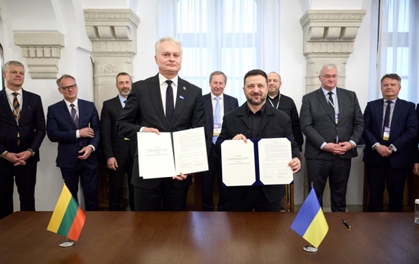 Володимир Зеленський і Гітанас Наусєда підписали дронову угоду 