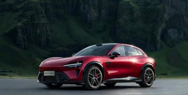 Лінійку Xiaomi YU7 поповнив екстремальний заряджений варіант GT. 990-сильний електрокросовер здатен розвинути 300 км/год
